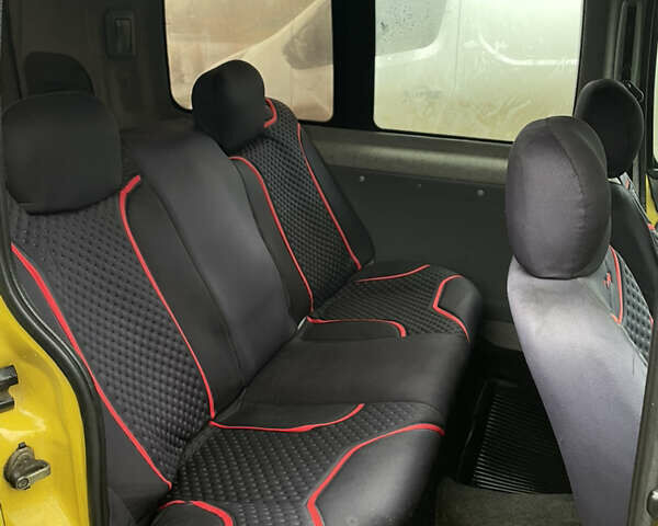 Желтый Рено Кенгу, объемом двигателя 1.5 л и пробегом 220 тыс. км за 4300 $, фото 9 на Automoto.ua