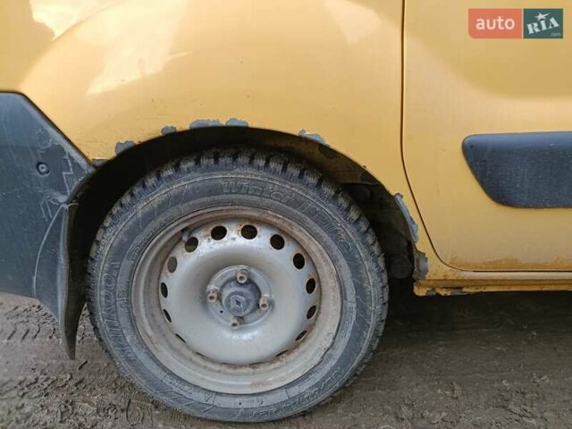 Желтый Рено Кенгу, объемом двигателя 1.46 л и пробегом 281 тыс. км за 3300 $, фото 2 на Automoto.ua