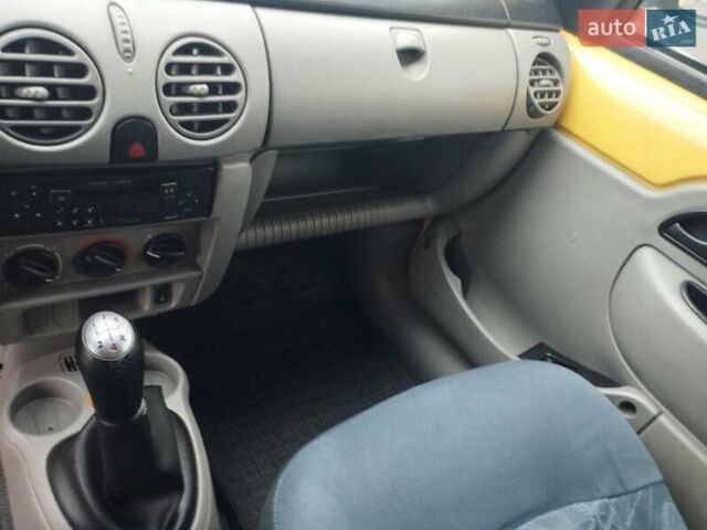 Желтый Рено Кенгу, объемом двигателя 1.5 л и пробегом 303 тыс. км за 3500 $, фото 2 на Automoto.ua