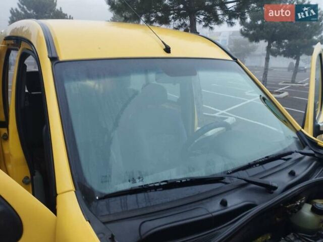 Желтый Рено Кенгу, объемом двигателя 1.5 л и пробегом 303 тыс. км за 3500 $, фото 12 на Automoto.ua