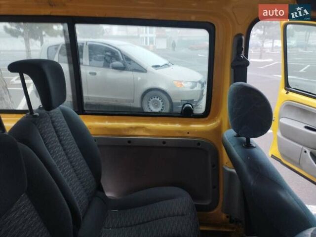Желтый Рено Кенгу, объемом двигателя 1.5 л и пробегом 303 тыс. км за 3500 $, фото 15 на Automoto.ua