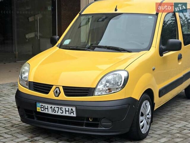Желтый Рено Кенгу, объемом двигателя 1.46 л и пробегом 200 тыс. км за 3300 $, фото 3 на Automoto.ua