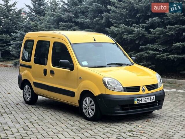 Желтый Рено Кенгу, объемом двигателя 1.46 л и пробегом 200 тыс. км за 3700 $, фото 6 на Automoto.ua