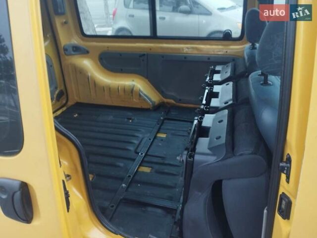 Желтый Рено Кенгу, объемом двигателя 1.5 л и пробегом 303 тыс. км за 3500 $, фото 13 на Automoto.ua