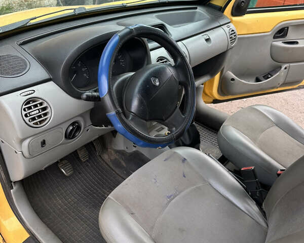 Желтый Рено Кенгу, объемом двигателя 1.46 л и пробегом 370 тыс. км за 2400 $, фото 4 на Automoto.ua