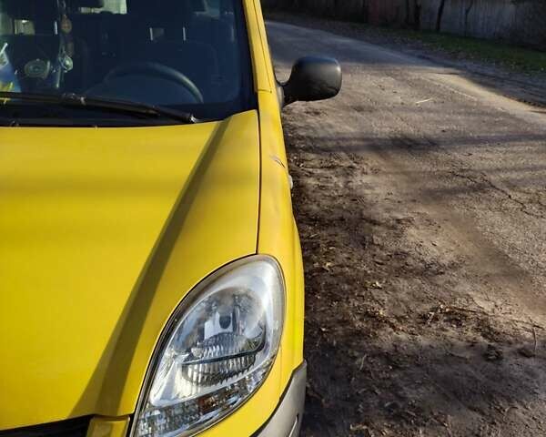 Желтый Рено Кенгу, объемом двигателя 1.5 л и пробегом 158 тыс. км за 4300 $, фото 2 на Automoto.ua