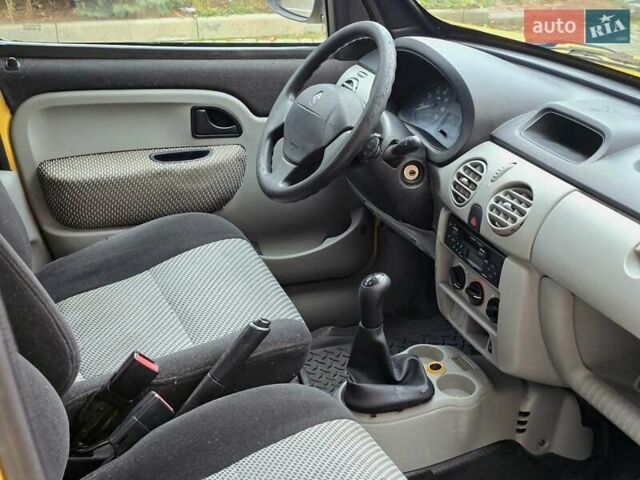 Желтый Рено Кенгу, объемом двигателя 1.5 л и пробегом 200 тыс. км за 3300 $, фото 17 на Automoto.ua