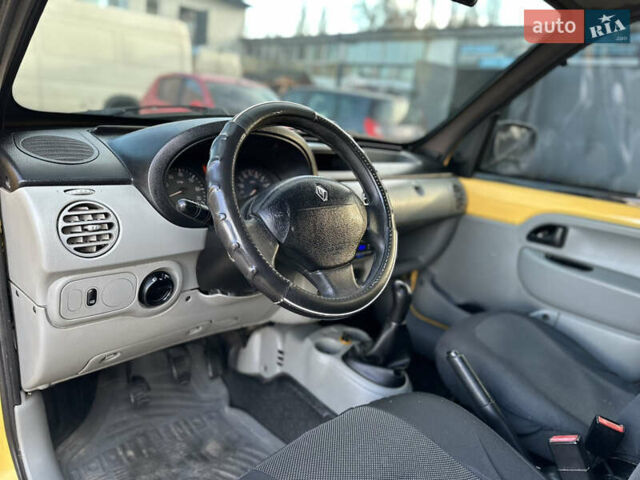 Желтый Рено Кенгу, объемом двигателя 1.46 л и пробегом 299 тыс. км за 3850 $, фото 29 на Automoto.ua