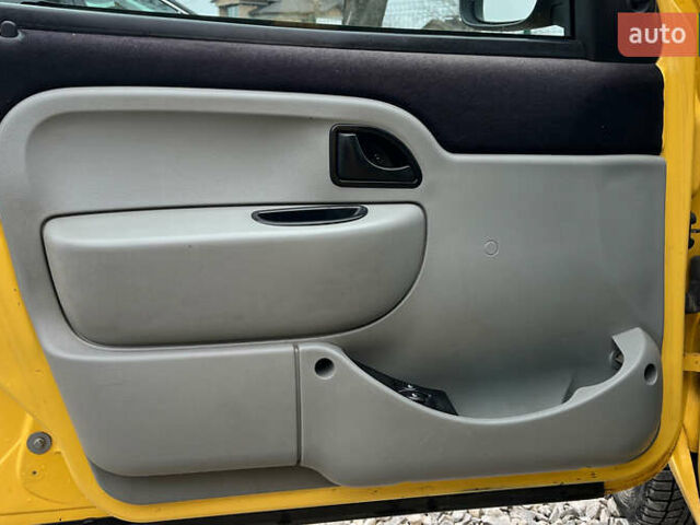 Жовтий Рено Кєнгу, об'ємом двигуна 1.46 л та пробігом 175 тис. км за 4500 $, фото 17 на Automoto.ua