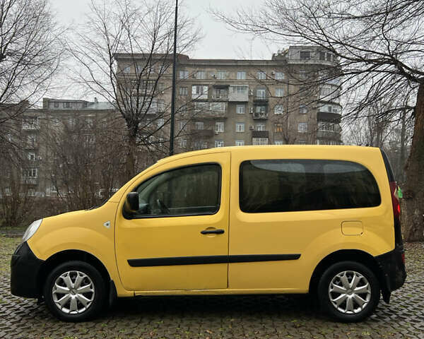 Желтый Рено Кенгу, объемом двигателя 1.46 л и пробегом 348 тыс. км за 4650 $, фото 7 на Automoto.ua