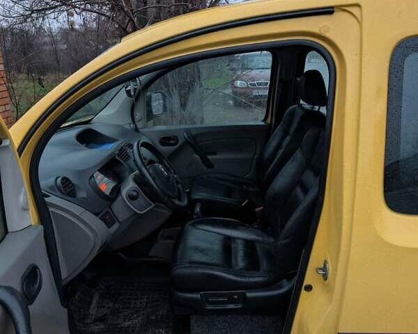 Желтый Рено Кенгу, объемом двигателя 1.46 л и пробегом 330 тыс. км за 5800 $, фото 8 на Automoto.ua