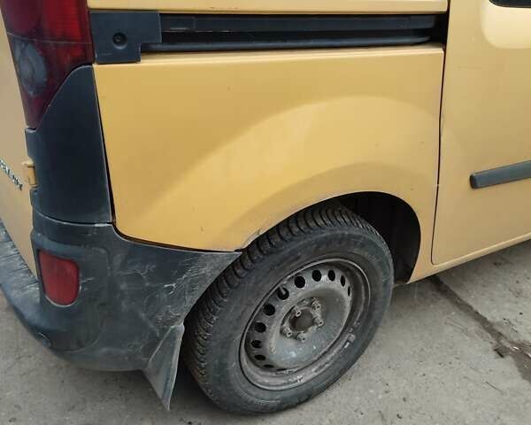 Желтый Рено Кенгу, объемом двигателя 1.46 л и пробегом 310 тыс. км за 4900 $, фото 3 на Automoto.ua