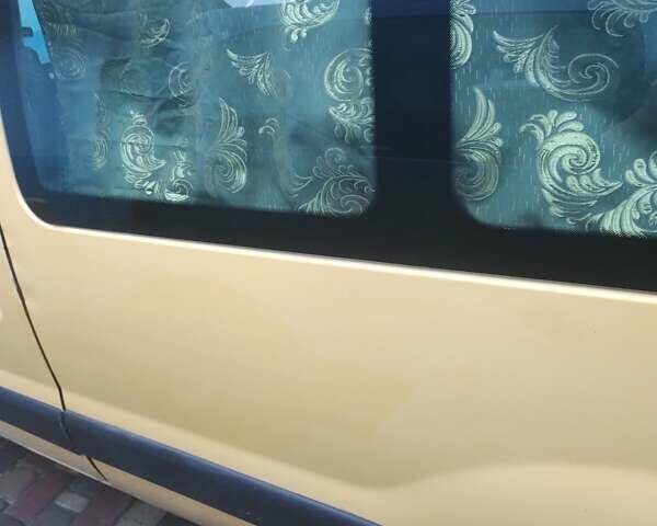 Желтый Рено Кенгу, объемом двигателя 1.46 л и пробегом 236 тыс. км за 3700 $, фото 1 на Automoto.ua
