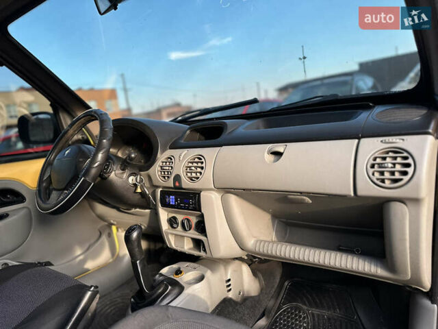 Желтый Рено Кенгу, объемом двигателя 1.46 л и пробегом 299 тыс. км за 3850 $, фото 33 на Automoto.ua