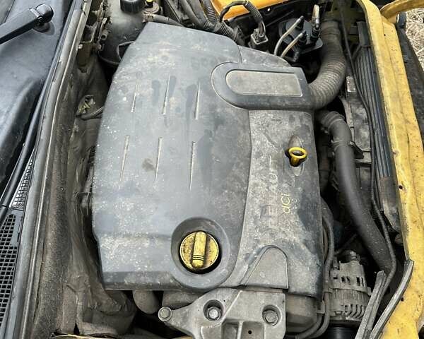 Желтый Рено Кенгу, объемом двигателя 1.46 л и пробегом 270 тыс. км за 4350 $, фото 18 на Automoto.ua