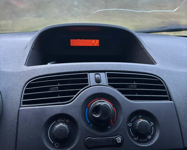 Желтый Рено Кенгу, объемом двигателя 1.5 л и пробегом 312 тыс. км за 4700 $, фото 12 на Automoto.ua