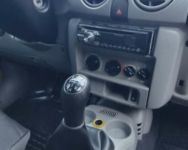 Желтый Рено Кенгу, объемом двигателя 1.5 л и пробегом 290 тыс. км за 4950 $, фото 3 на Automoto.ua