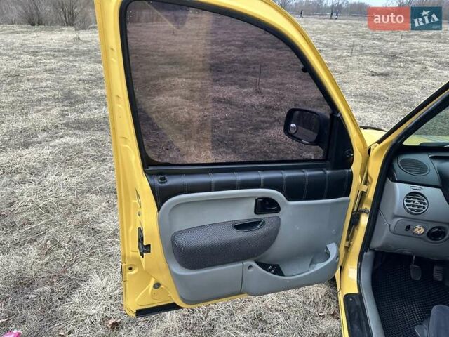 Желтый Рено Кенгу, объемом двигателя 1.46 л и пробегом 270 тыс. км за 4350 $, фото 12 на Automoto.ua