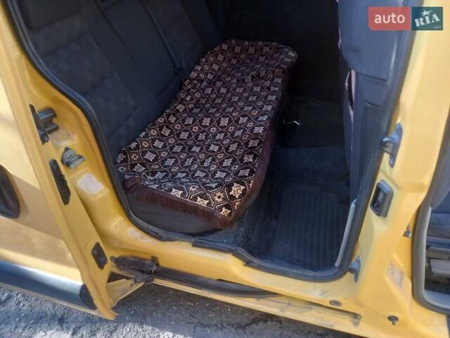 Желтый Рено Кенгу, объемом двигателя 1.46 л и пробегом 268 тыс. км за 4100 $, фото 7 на Automoto.ua