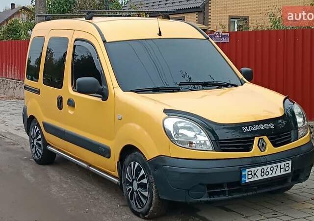 Желтый Рено Кенгу, объемом двигателя 1.5 л и пробегом 339 тыс. км за 3550 $, фото 3 на Automoto.ua