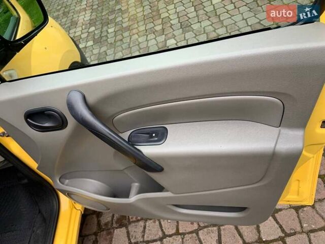 Жовтий Рено Кєнгу, об'ємом двигуна 1.5 л та пробігом 190 тис. км за 5500 $, фото 38 на Automoto.ua