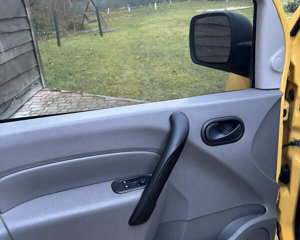 Желтый Рено Кенгу, объемом двигателя 1.5 л и пробегом 312 тыс. км за 4700 $, фото 9 на Automoto.ua