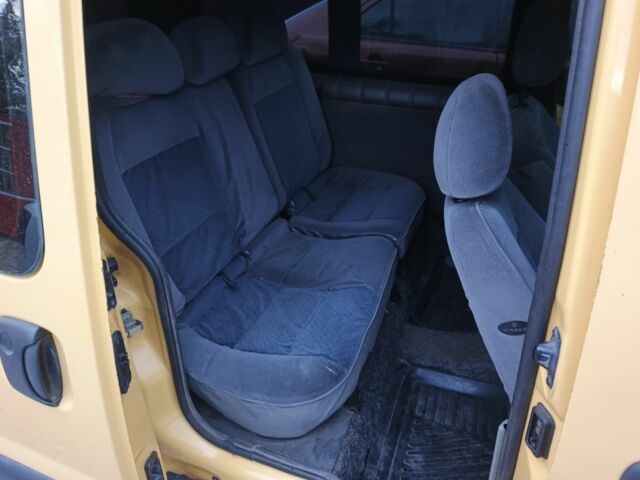 Желтый Рено Кенгу, объемом двигателя 1.5 л и пробегом 429 тыс. км за 3299 $, фото 10 на Automoto.ua