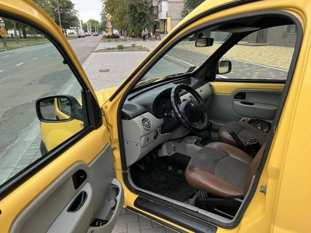 Жовтий Рено Кєнгу, об'ємом двигуна 1.5 л та пробігом 207 тис. км за 4100 $, фото 13 на Automoto.ua