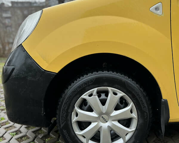 Желтый Рено Кенгу, объемом двигателя 1.46 л и пробегом 348 тыс. км за 4650 $, фото 8 на Automoto.ua