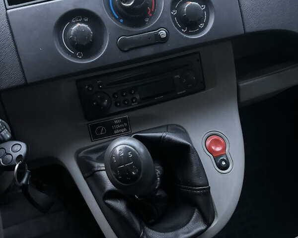 Желтый Рено Кенгу, объемом двигателя 1.5 л и пробегом 312 тыс. км за 4700 $, фото 13 на Automoto.ua