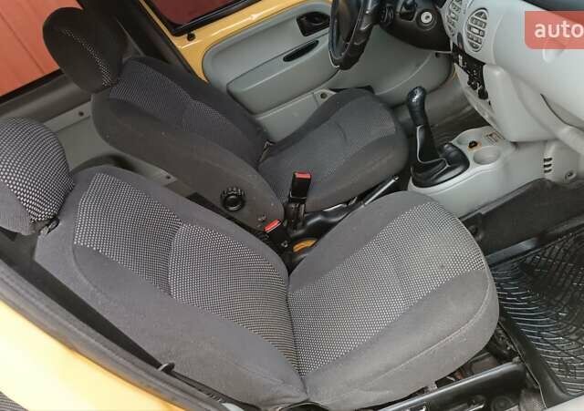 Желтый Рено Кенгу, объемом двигателя 1.5 л и пробегом 339 тыс. км за 3550 $, фото 40 на Automoto.ua