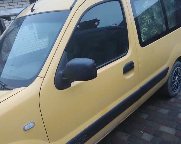Желтый Рено Кенгу, объемом двигателя 1.46 л и пробегом 236 тыс. км за 3700 $, фото 4 на Automoto.ua