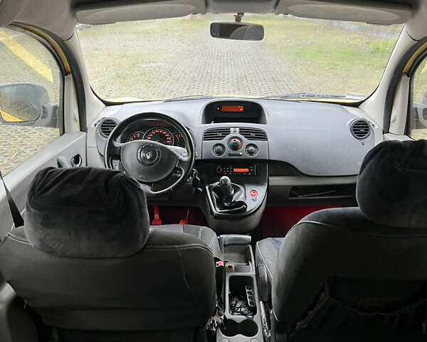 Желтый Рено Кенгу, объемом двигателя 1.46 л и пробегом 348 тыс. км за 4650 $, фото 10 на Automoto.ua