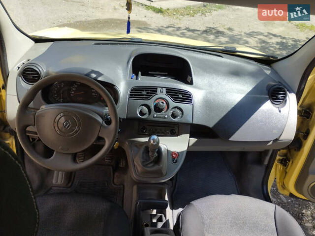Желтый Рено Кенгу, объемом двигателя 1.5 л и пробегом 278 тыс. км за 5600 $, фото 15 на Automoto.ua