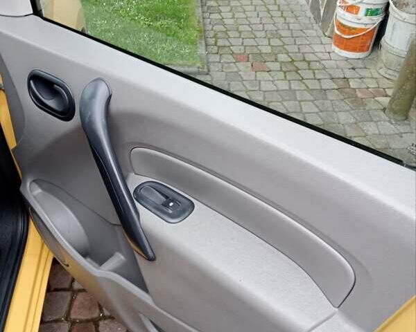 Жовтий Рено Кєнгу, об'ємом двигуна 1.5 л та пробігом 190 тис. км за 5500 $, фото 8 на Automoto.ua