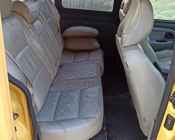 Желтый Рено Кенгу, объемом двигателя 1.5 л и пробегом 359 тыс. км за 3399 $, фото 8 на Automoto.ua