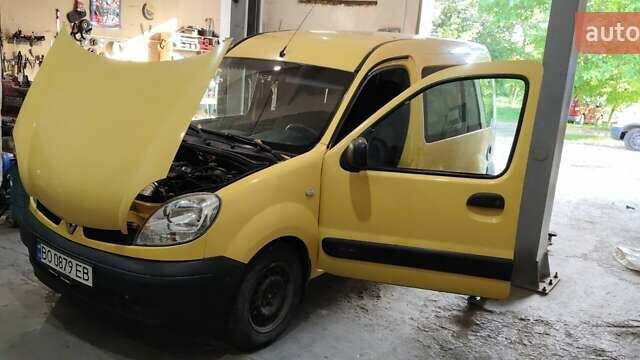Желтый Рено Кенгу, объемом двигателя 1.46 л и пробегом 235 тыс. км за 3700 $, фото 2 на Automoto.ua