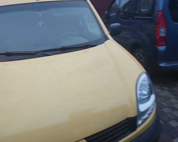 Желтый Рено Кенгу, объемом двигателя 1.46 л и пробегом 236 тыс. км за 3700 $, фото 3 на Automoto.ua