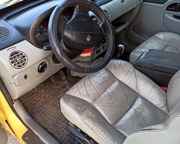 Желтый Рено Кенгу, объемом двигателя 1.5 л и пробегом 359 тыс. км за 3399 $, фото 11 на Automoto.ua