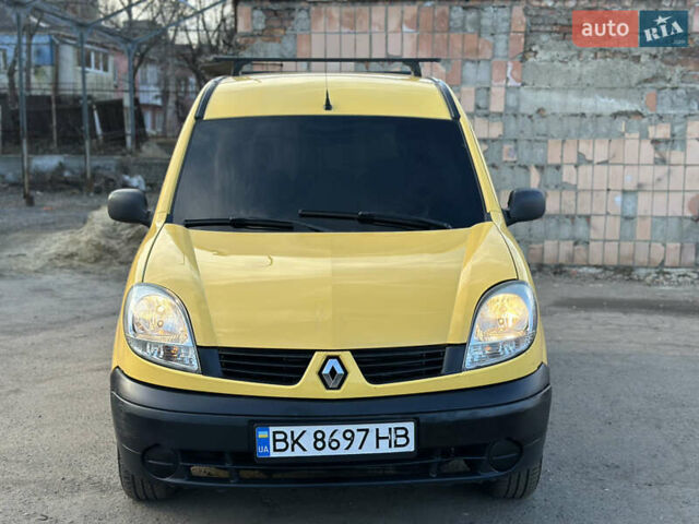 Желтый Рено Кенгу, объемом двигателя 1.46 л и пробегом 299 тыс. км за 3850 $, фото 4 на Automoto.ua