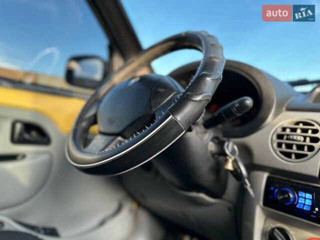 Желтый Рено Кенгу, объемом двигателя 1.46 л и пробегом 299 тыс. км за 3850 $, фото 38 на Automoto.ua