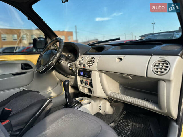 Желтый Рено Кенгу, объемом двигателя 1.46 л и пробегом 299 тыс. км за 3850 $, фото 34 на Automoto.ua