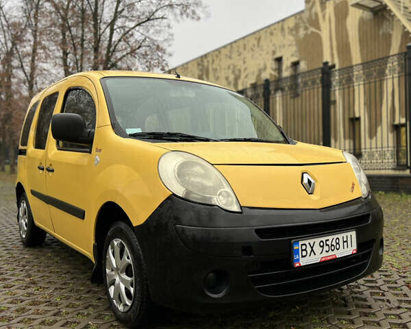 Желтый Рено Кенгу, объемом двигателя 1.46 л и пробегом 348 тыс. км за 4650 $, фото 2 на Automoto.ua