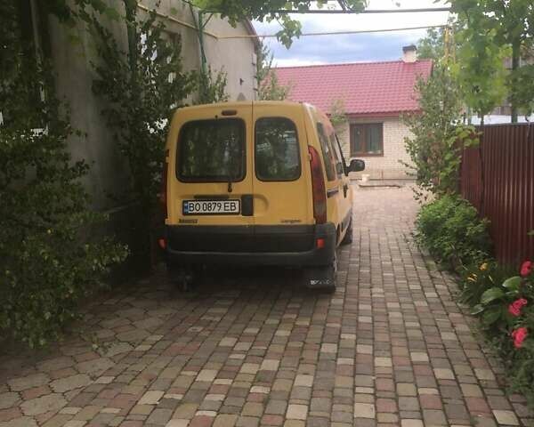 Желтый Рено Кенгу, объемом двигателя 1.46 л и пробегом 235 тыс. км за 3700 $, фото 1 на Automoto.ua