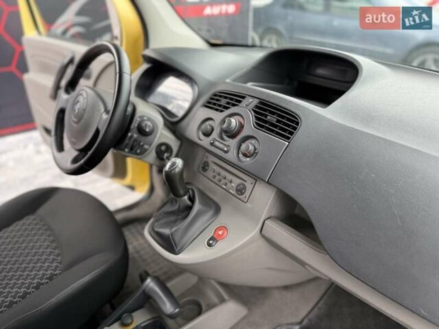 Желтый Рено Кенгу, объемом двигателя 1.6 л и пробегом 165 тыс. км за 7800 $, фото 19 на Automoto.ua