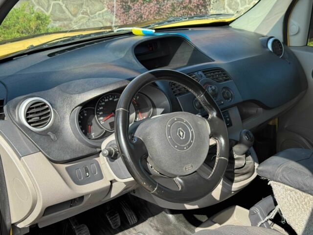 Желтый Рено Кенгу, объемом двигателя 1.5 л и пробегом 400 тыс. км за 5400 $, фото 14 на Automoto.ua