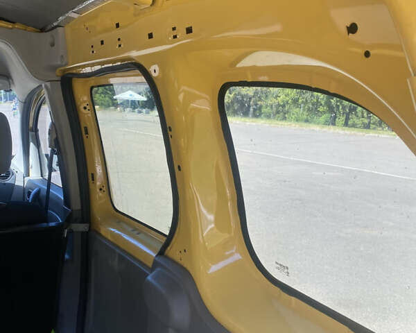 Жовтий Рено Кєнгу, об'ємом двигуна 1.46 л та пробігом 291 тис. км за 4399 $, фото 6 на Automoto.ua