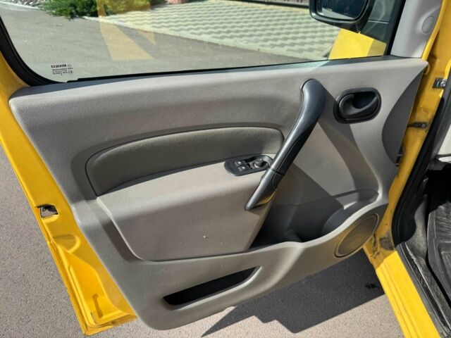 Желтый Рено Кенгу, объемом двигателя 1.5 л и пробегом 400 тыс. км за 5400 $, фото 12 на Automoto.ua