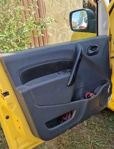 Желтый Рено Кенгу, объемом двигателя 1.5 л и пробегом 100 тыс. км за 5700 $, фото 9 на Automoto.ua