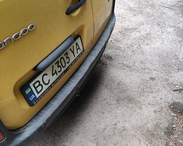 Желтый Рено Кенгу, объемом двигателя 0 л и пробегом 114 тыс. км за 5600 $, фото 1 на Automoto.ua